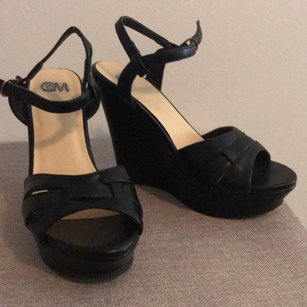 Black Wedge